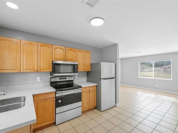 3rd image of 111 Gordon Ave S