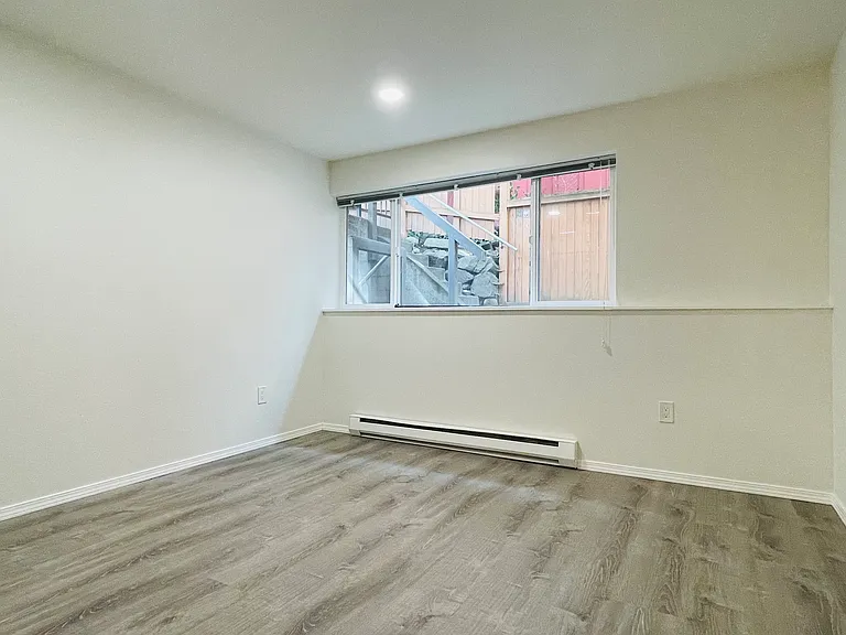 5012 11th Ave NE #F — Photo 3
