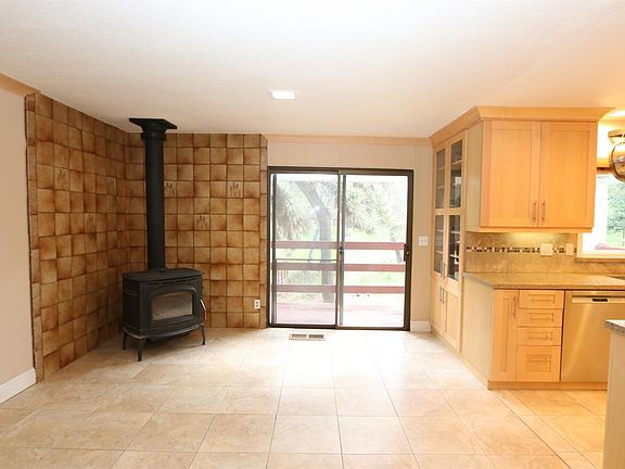 4th image of 9240 Oak Leaf Way