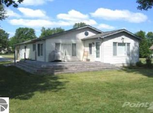 831 S Augres River Dr, Au Gres, MI 48703