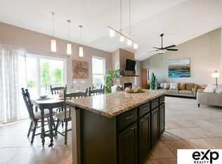 11331 Northridge Dr, Gretna, NE 68028