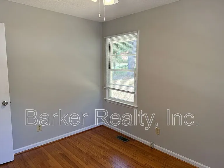 12019 Holmes Hollow Rd — Photo 18