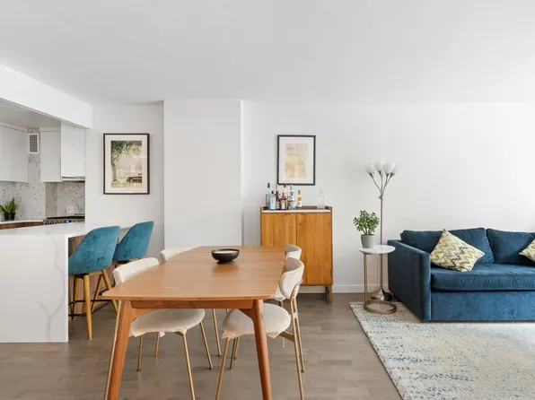 305 East 24th Street image 4 of 10