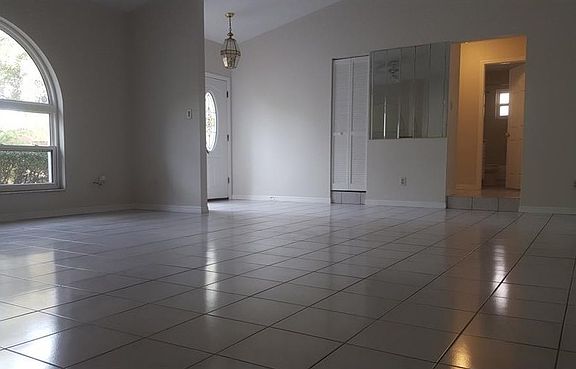 3rd image of 1936 Spanish Oaks Dr S