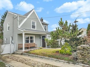 47 Arthur Ave, Lynbrook, NY 11563