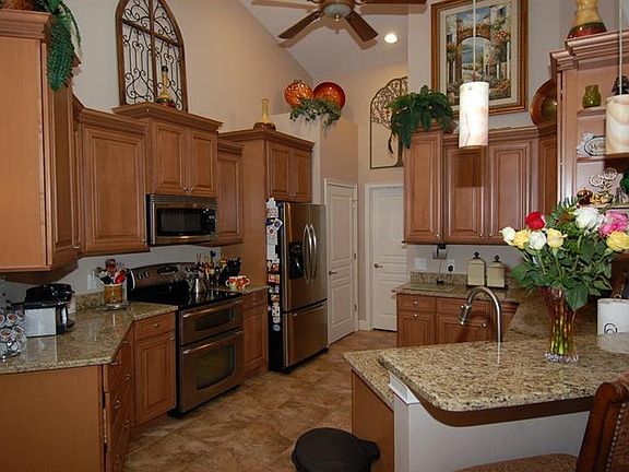 5th image of 292 Berthoud St