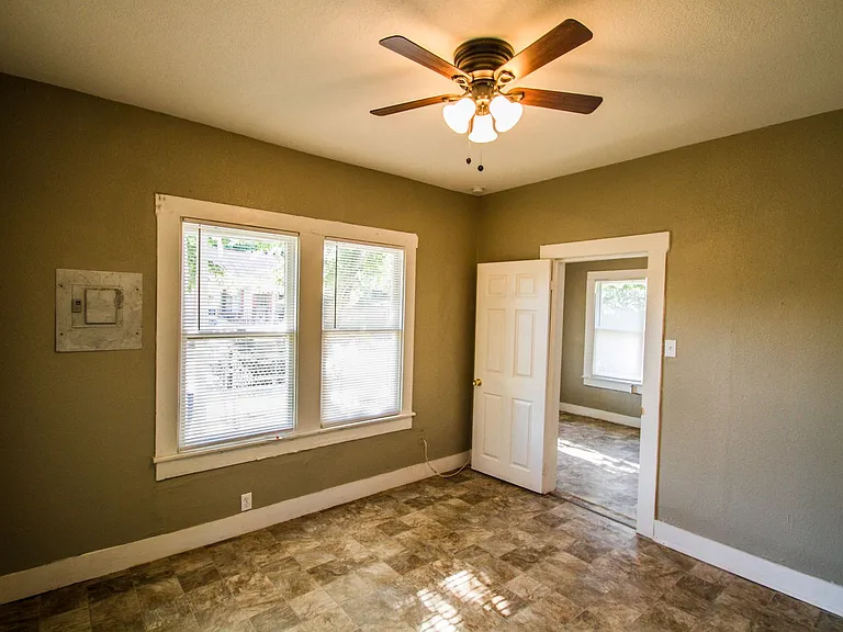 524 Saint Martin Ave — Photo 11