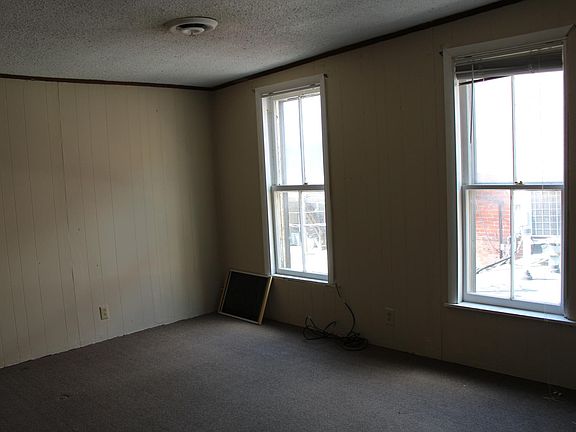 4th image of 33 N Court St #C