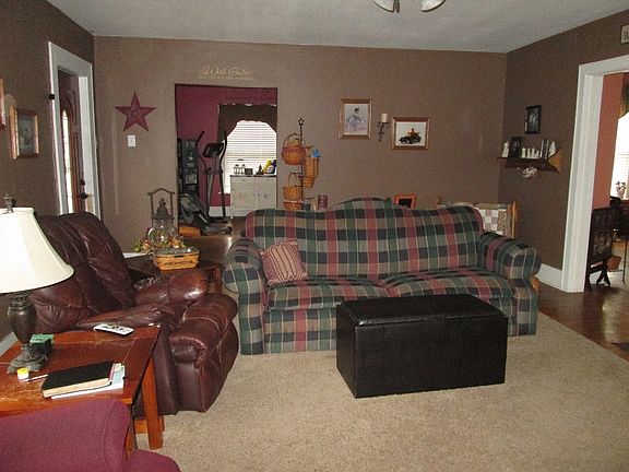 2nd image of 327 E 9th Street