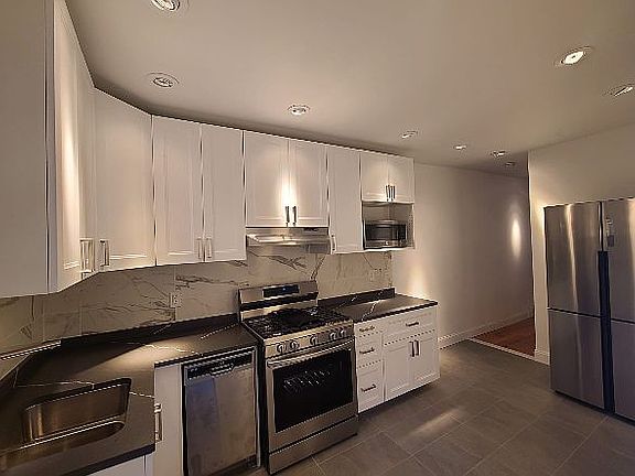 Stone Counter SS Appliances