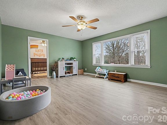 5th image of 1008 Edgewood Rd