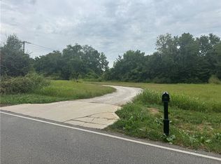 21104 E Bundschu Rd, Independence, MO 64056