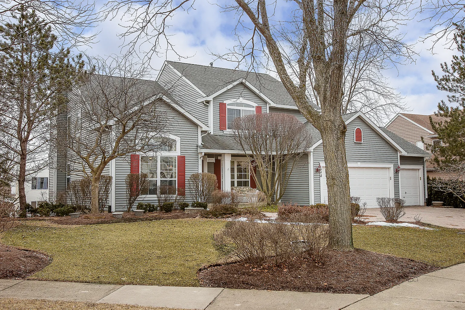 648 Willow Dr photo 1