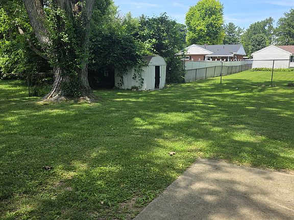 3rd image of 112 Elmwood Dr