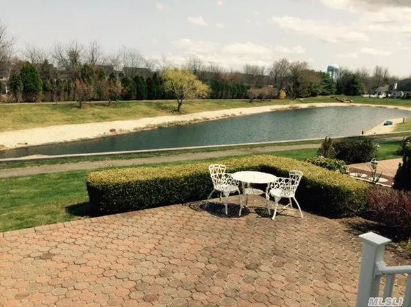 32 Goose Neck Ln, Riverhead, NY 11901