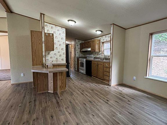 4th image of 174 Elmwood Loop #7