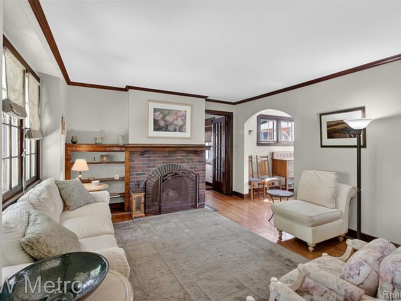 2nd image of 1823 W Houstonia Ave