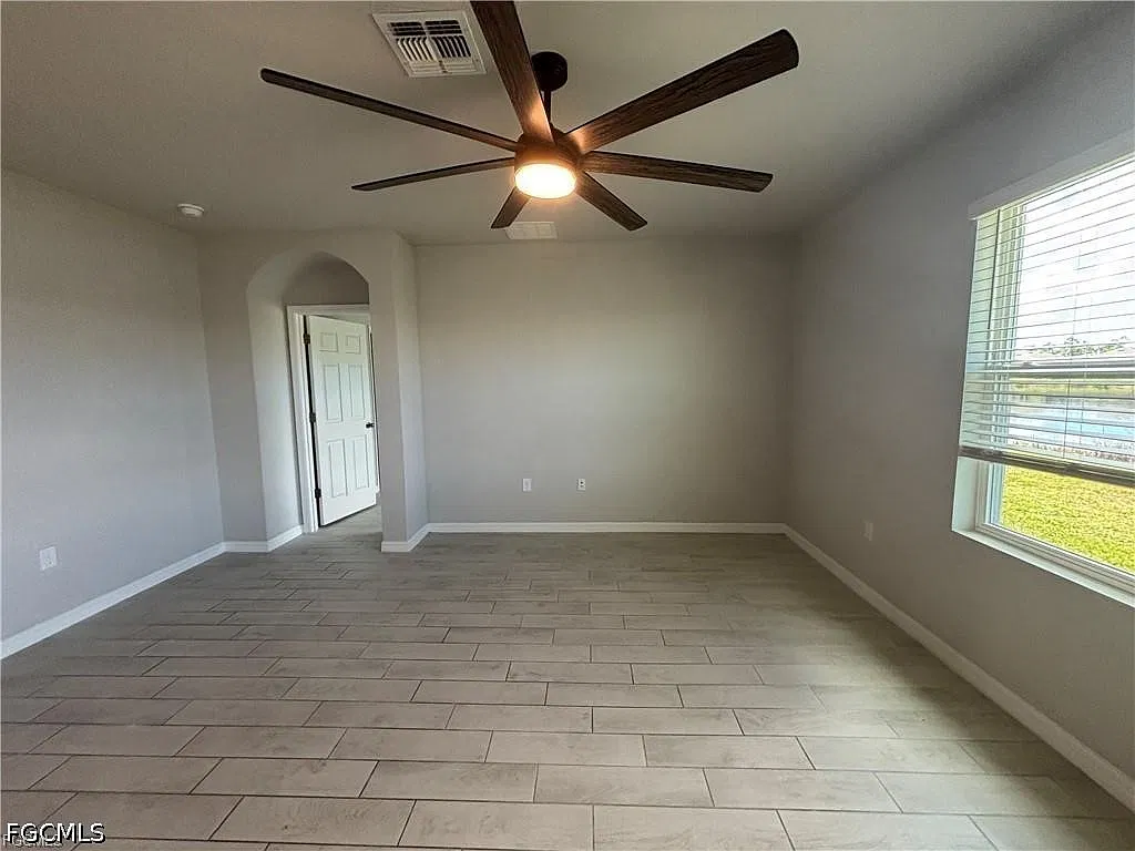 4 bed, 2.0 bath, 1848 sqft, $2,200 — Photo 3
