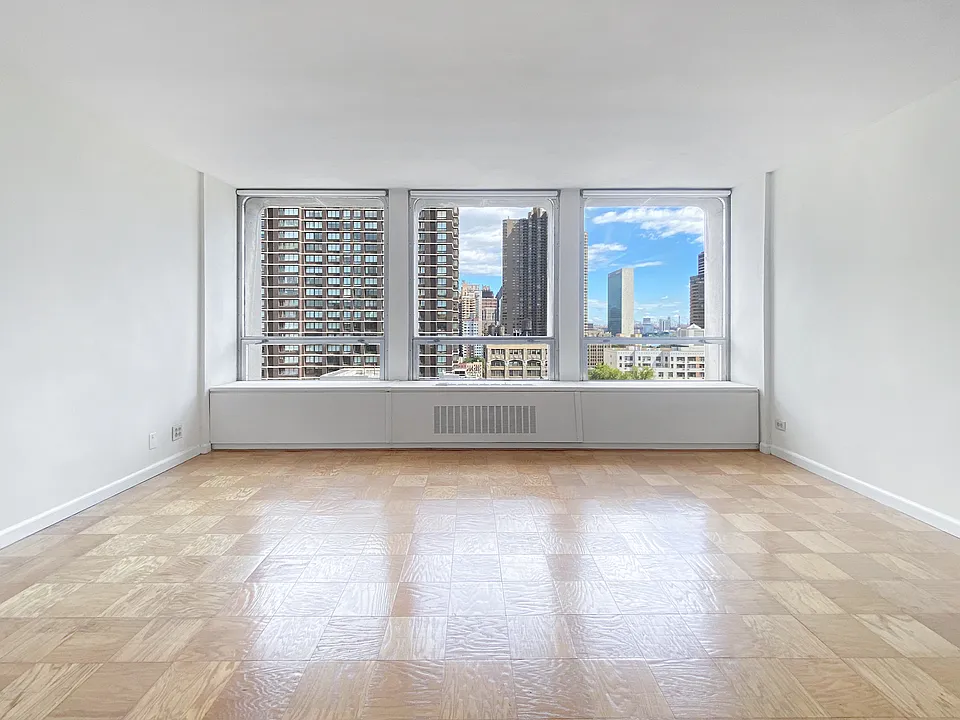 300 E 33rd St #18H