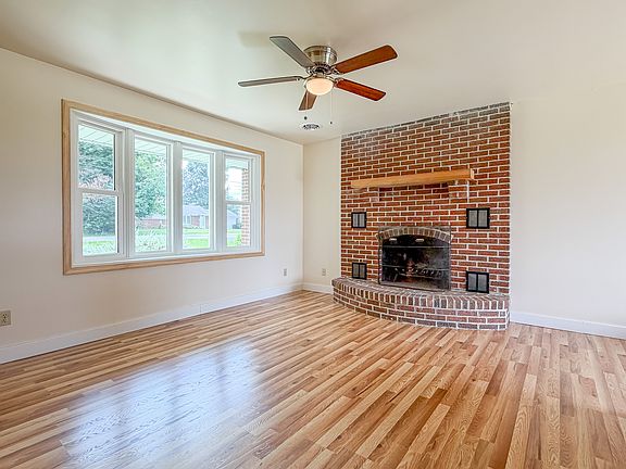 5th image of 409 E Rosebud Rd
