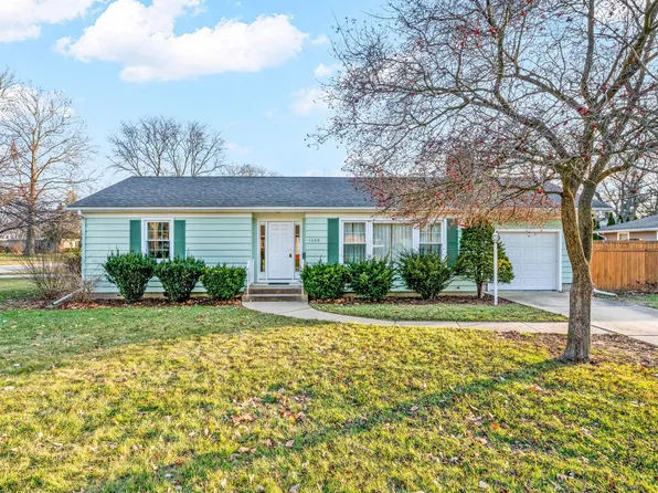 1608 Marseillaise Pl, Aurora, IL 60506