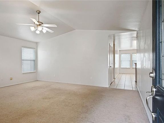 3rd image of 908 SW 156th St