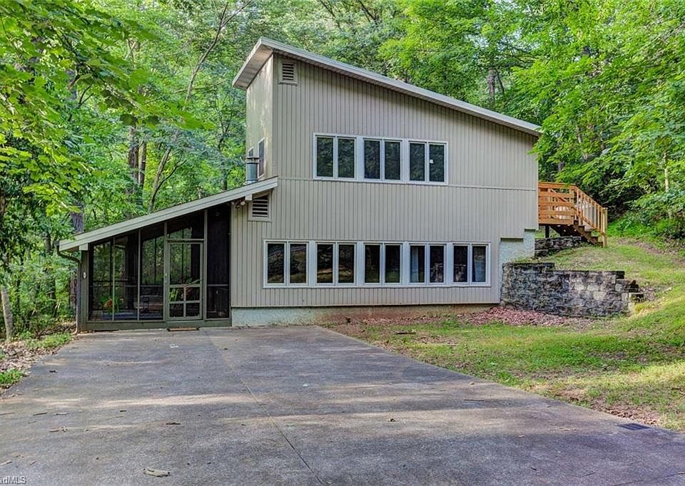 2nd image of 5650 Lakeside Dr