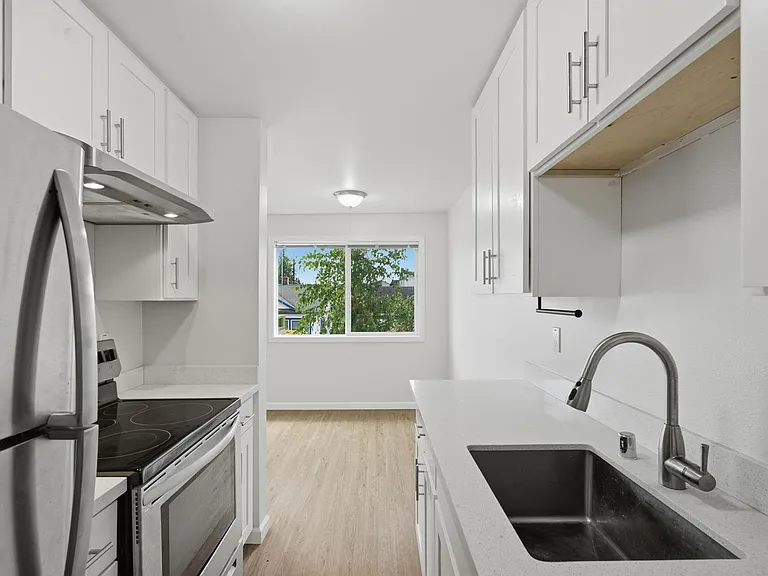 Green Acres Apartments — Photo 7