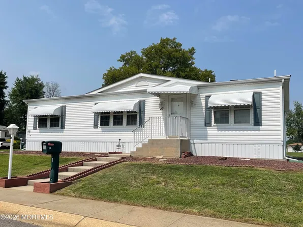 23 Brookside Way, Freehold, NJ 07728