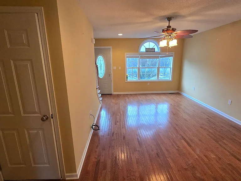 235 Amanda Ln #6 — Photo 4