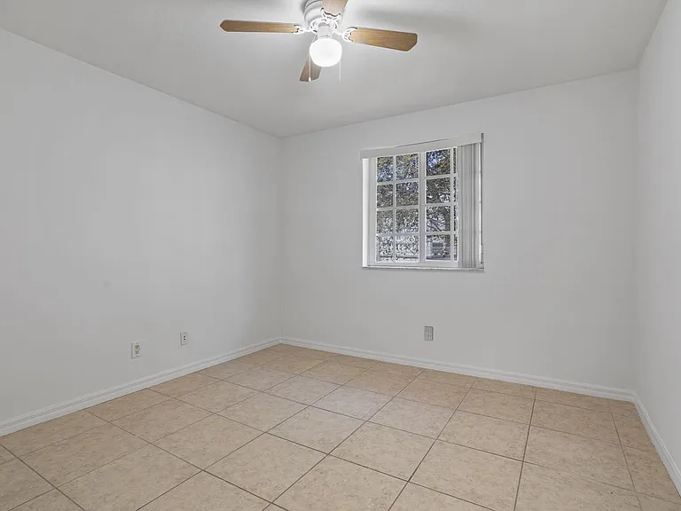 330 SW 2nd Ave #3 — Photo 31