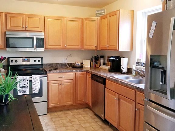 Roomy, sunny kitchen!