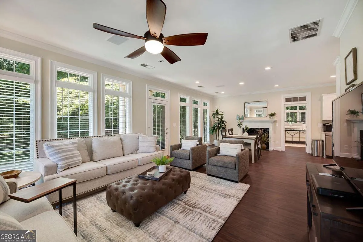 1 bed, 1.5 bath, 933 sqft, $2,500 — Photo 3