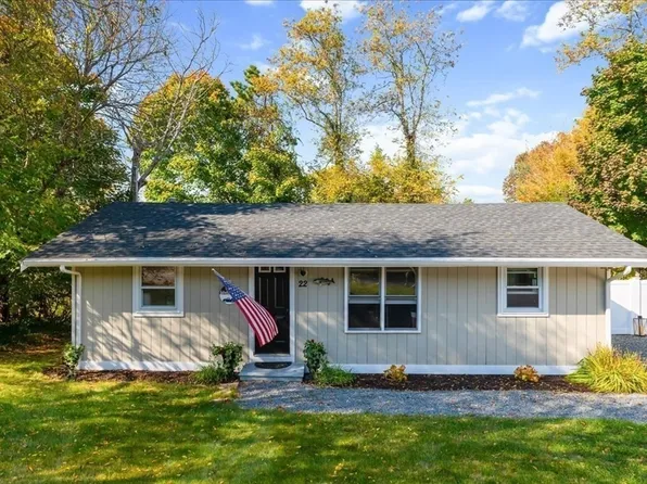 22 Jocelyn Ave, Plymouth, MA 02360
