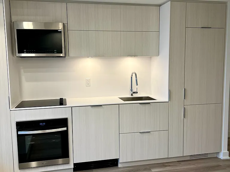 370 Martha St #212 — Photo 15