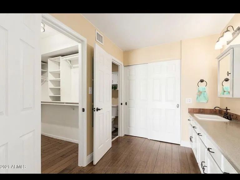 2432 W Dailey St — Photo 5