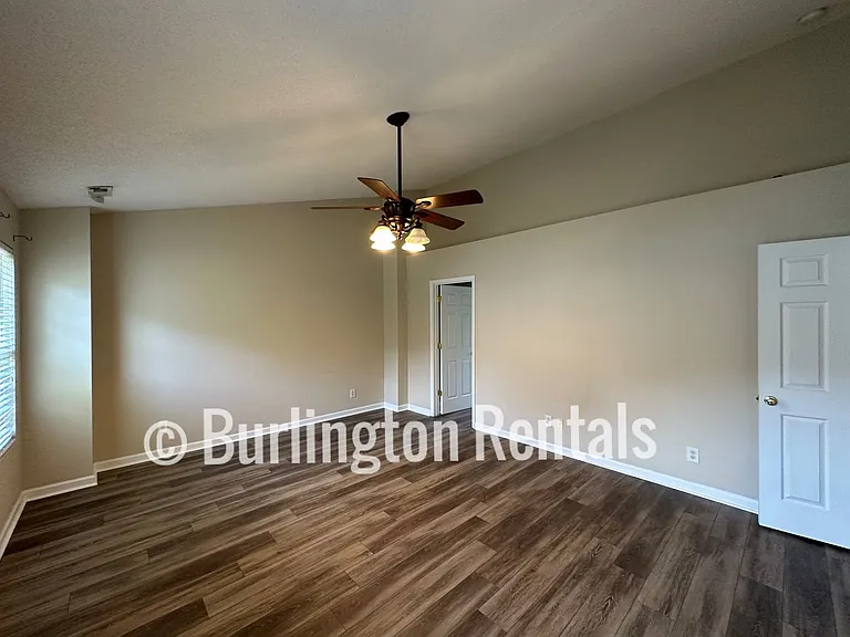1933 Munn Pointe Dr — Photo 12