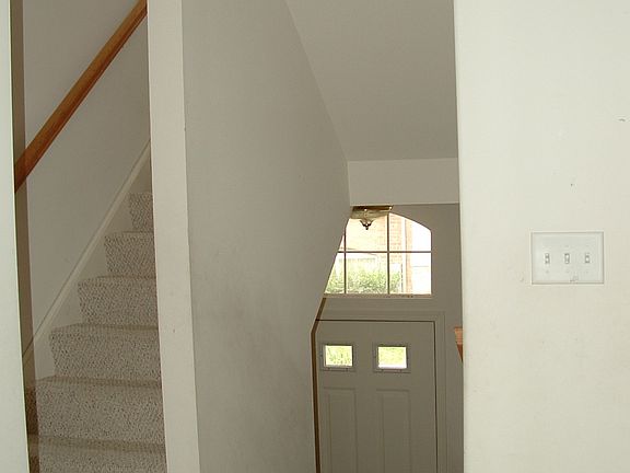 3rd image of 82 Rosehall Dr