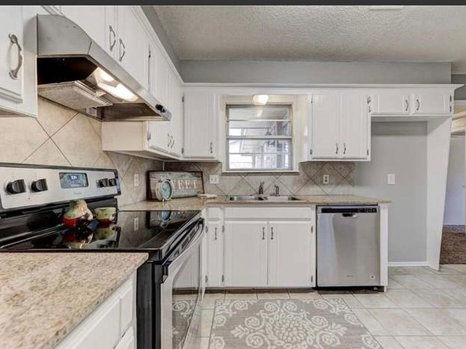 1st image of 801 W Forest Dr