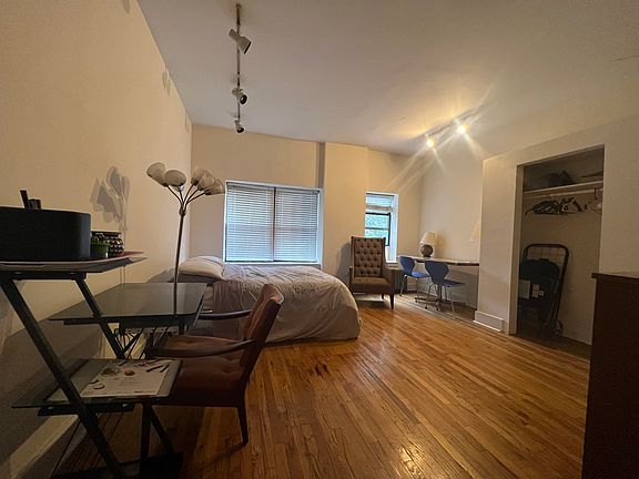 2nd image of 28 W 105th St APT 3R