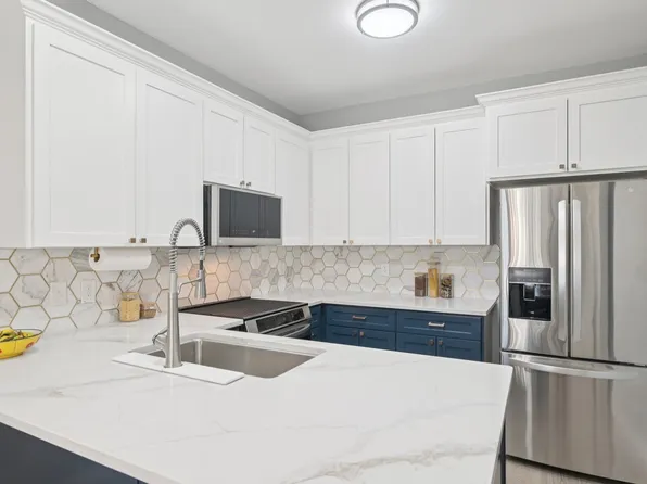 209 Cimarron Trl APT 6, Irving, TX 75063