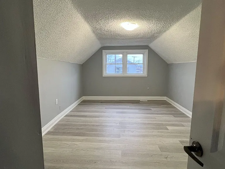 121 Park Row N #UPPER LEVEL — Photo 2