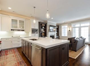 3410 N Halsted St #4, Chicago, IL 60657