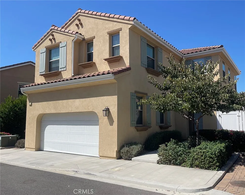 4 bed, 2144 sqft, $4,900 — Photo 1