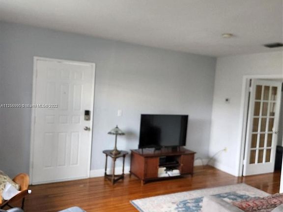 5th image of 210 Mendoza Ave APT 6