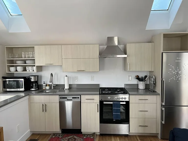 3314 1/2 N Franklin St — Photo 5