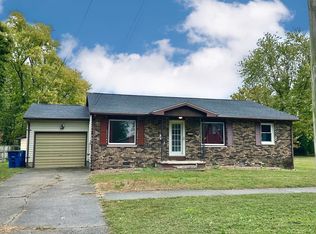 409 S Main St, Flora, IL 62839