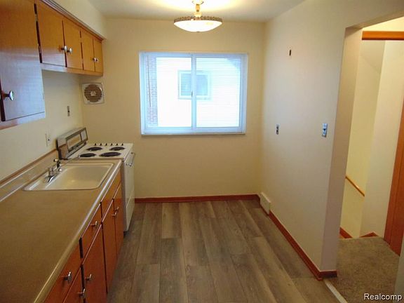 5th image of 17483 Allen St Unit 2