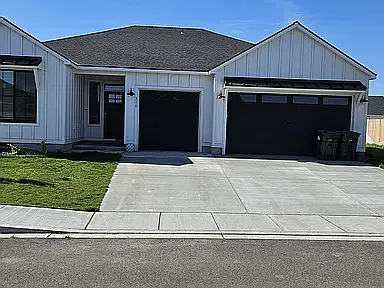 3 bed, 1877 sqft, $2,650 — Photo 2