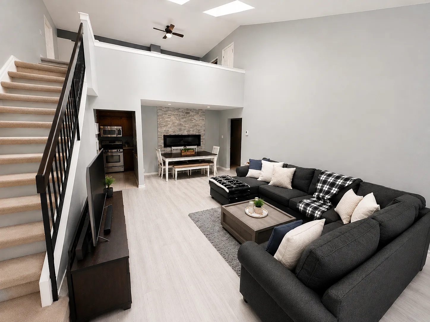 2 bed, 1150 sqft, $2,400 — Photo 1